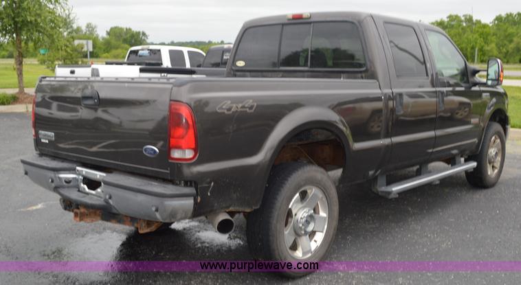 image for item G3593 2006 Ford F350 Super Duty Crew Cab pickup truck