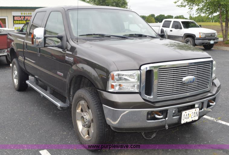 image for item G3593 2006 Ford F350 Super Duty Crew Cab pickup truck