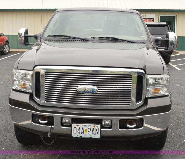 image for item G3593 2006 Ford F350 Super Duty Crew Cab pickup truck