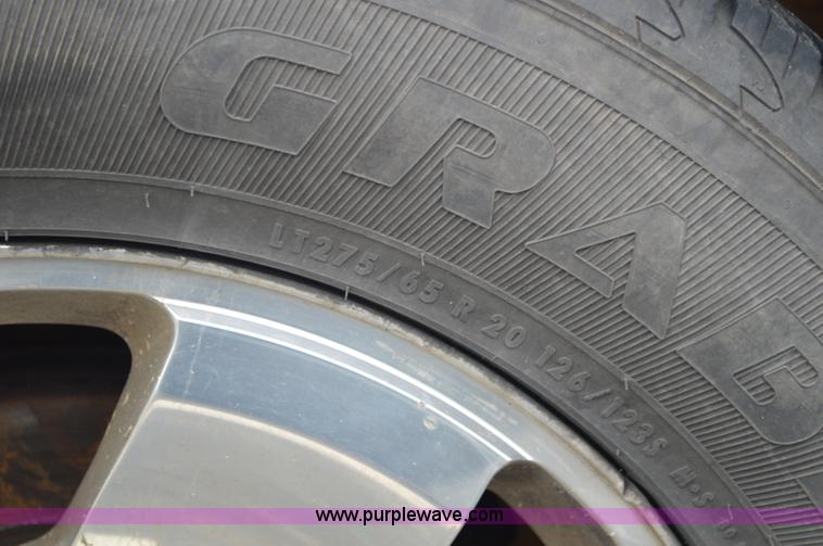 image for item G3593 2006 Ford F350 Super Duty Crew Cab pickup truck