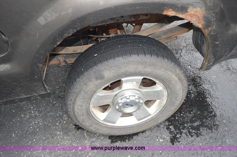 image for item G3593 2006 Ford F350 Super Duty Crew Cab pickup truck