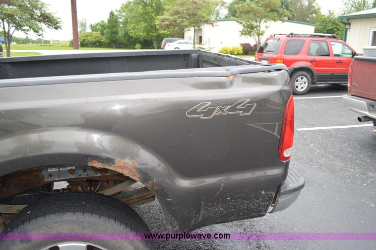image for item G3593 2006 Ford F350 Super Duty Crew Cab pickup truck