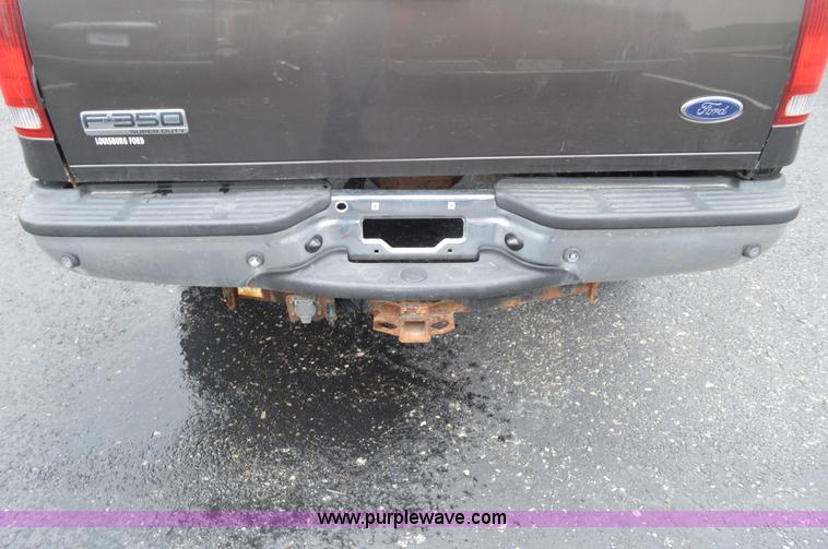 image for item G3593 2006 Ford F350 Super Duty Crew Cab pickup truck