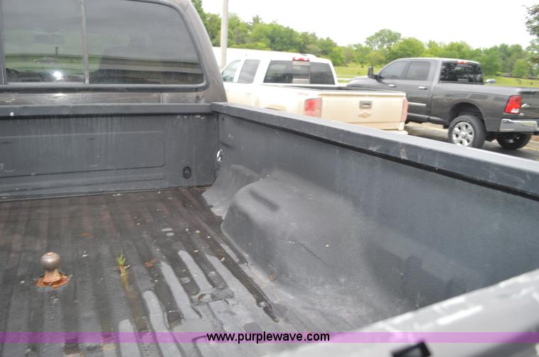 image for item G3593 2006 Ford F350 Super Duty Crew Cab pickup truck