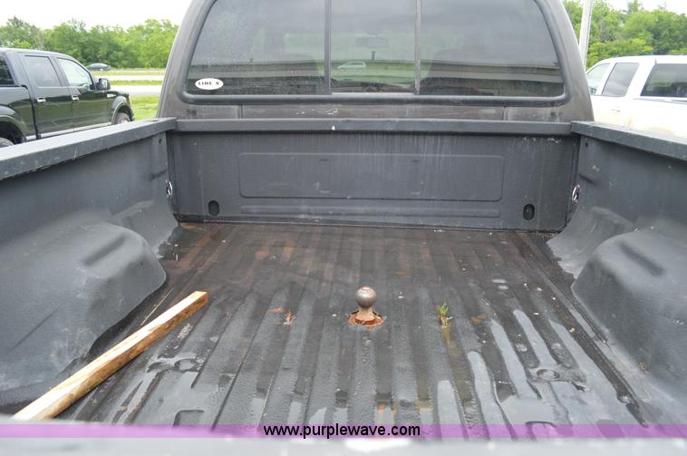 image for item G3593 2006 Ford F350 Super Duty Crew Cab pickup truck