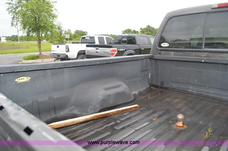 image for item G3593 2006 Ford F350 Super Duty Crew Cab pickup truck