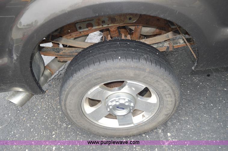 image for item G3593 2006 Ford F350 Super Duty Crew Cab pickup truck