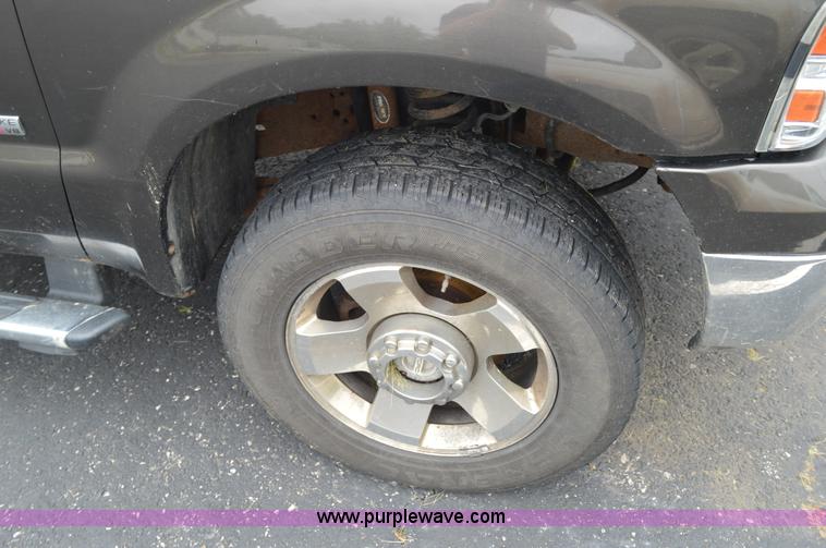 image for item G3593 2006 Ford F350 Super Duty Crew Cab pickup truck