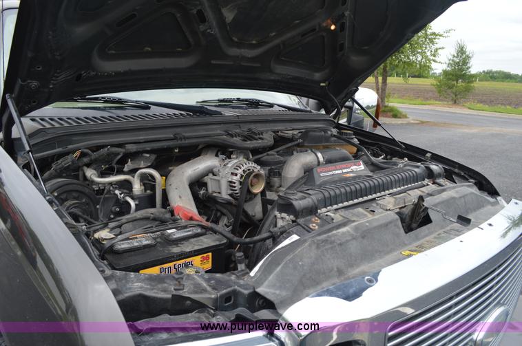 image for item G3593 2006 Ford F350 Super Duty Crew Cab pickup truck