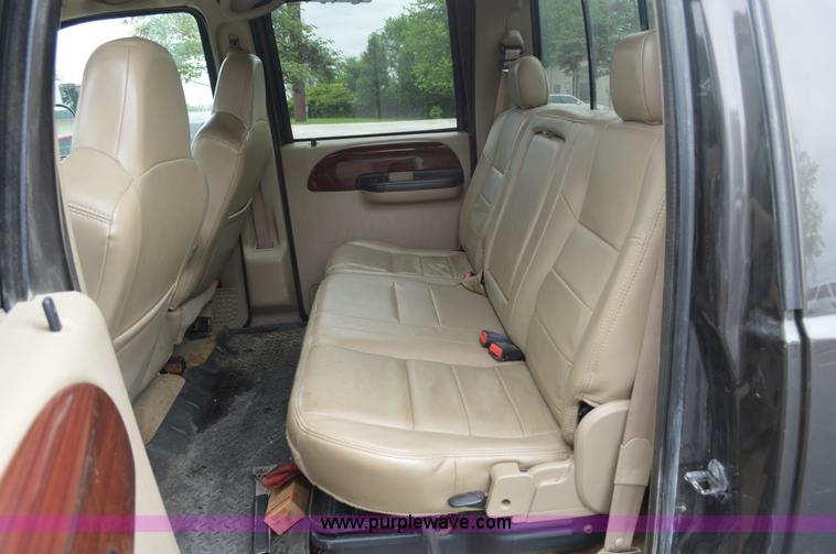 image for item G3593 2006 Ford F350 Super Duty Crew Cab pickup truck