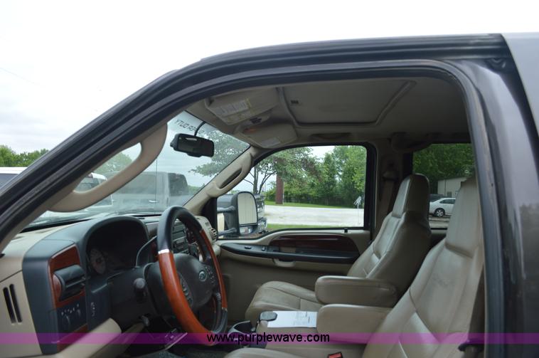 image for item G3593 2006 Ford F350 Super Duty Crew Cab pickup truck