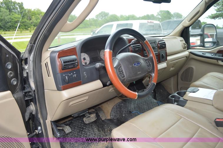 image for item G3593 2006 Ford F350 Super Duty Crew Cab pickup truck