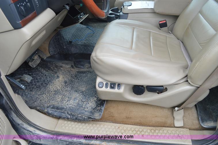 image for item G3593 2006 Ford F350 Super Duty Crew Cab pickup truck