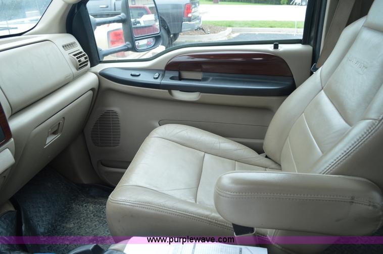 image for item G3593 2006 Ford F350 Super Duty Crew Cab pickup truck