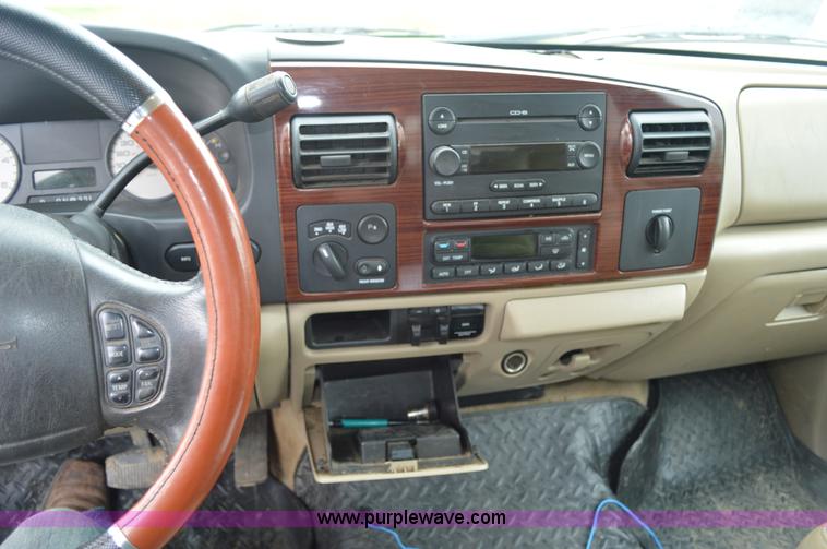 image for item G3593 2006 Ford F350 Super Duty Crew Cab pickup truck