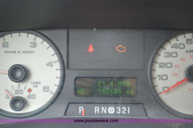 image for item G3593 2006 Ford F350 Super Duty Crew Cab pickup truck