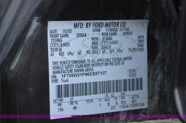 image for item G3593 2006 Ford F350 Super Duty Crew Cab pickup truck