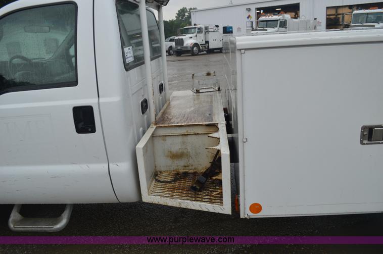 image for item G3598 2005 Ford F450 Super Duty XL utility truck