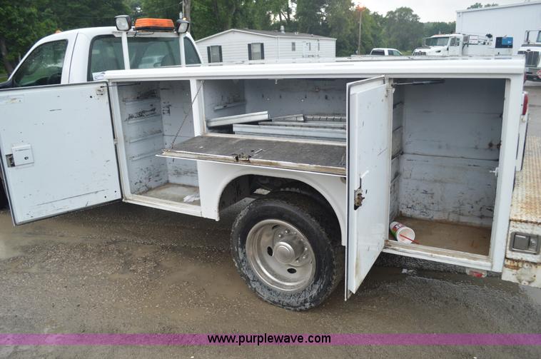 image for item G3598 2005 Ford F450 Super Duty XL utility truck