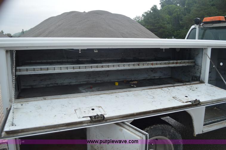 image for item G3598 2005 Ford F450 Super Duty XL utility truck