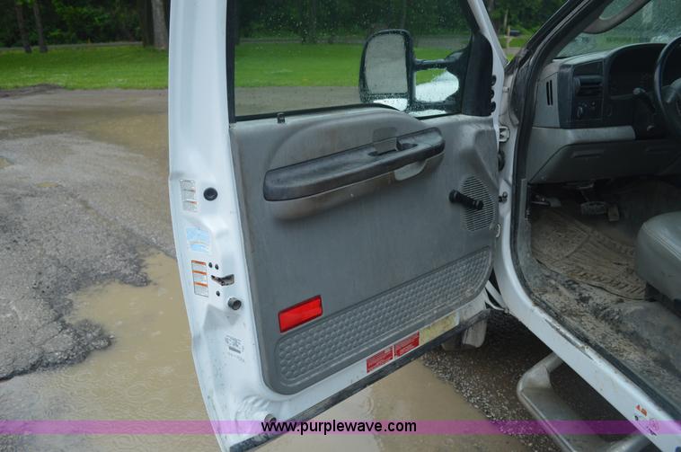 image for item G3598 2005 Ford F450 Super Duty XL utility truck