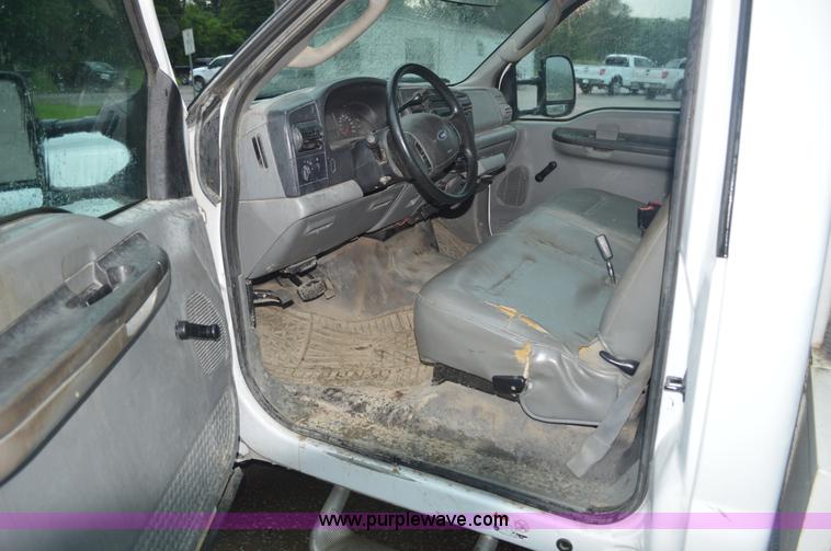 image for item G3598 2005 Ford F450 Super Duty XL utility truck