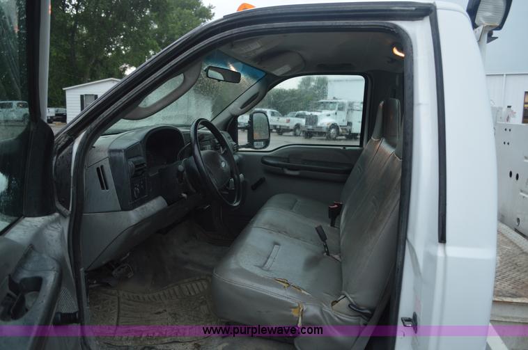 image for item G3598 2005 Ford F450 Super Duty XL utility truck