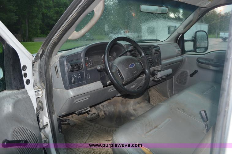 image for item G3598 2005 Ford F450 Super Duty XL utility truck
