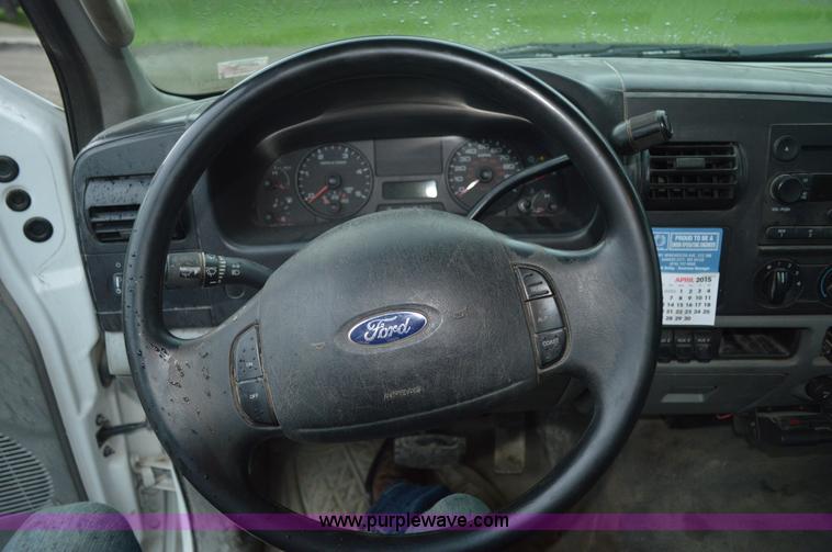 image for item G3598 2005 Ford F450 Super Duty XL utility truck