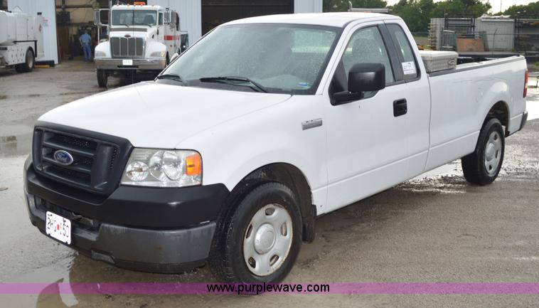 image for item G3600 2005 Ford F150 XL pickup truck