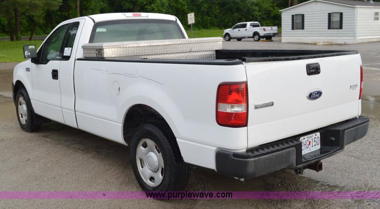 image for item G3600 2005 Ford F150 XL pickup truck