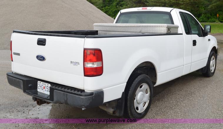 image for item G3600 2005 Ford F150 XL pickup truck