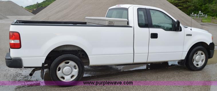 image for item G3600 2005 Ford F150 XL pickup truck