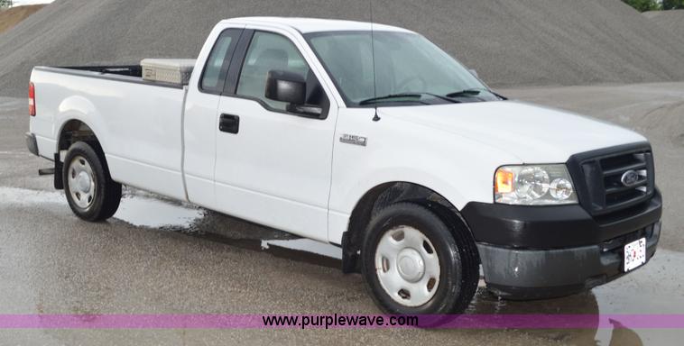 image for item G3600 2005 Ford F150 XL pickup truck