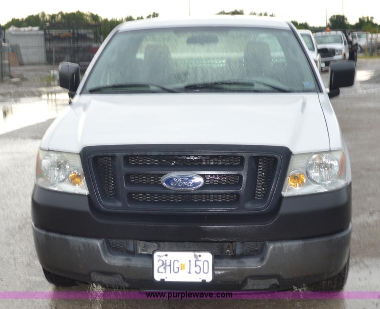 image for item G3600 2005 Ford F150 XL pickup truck