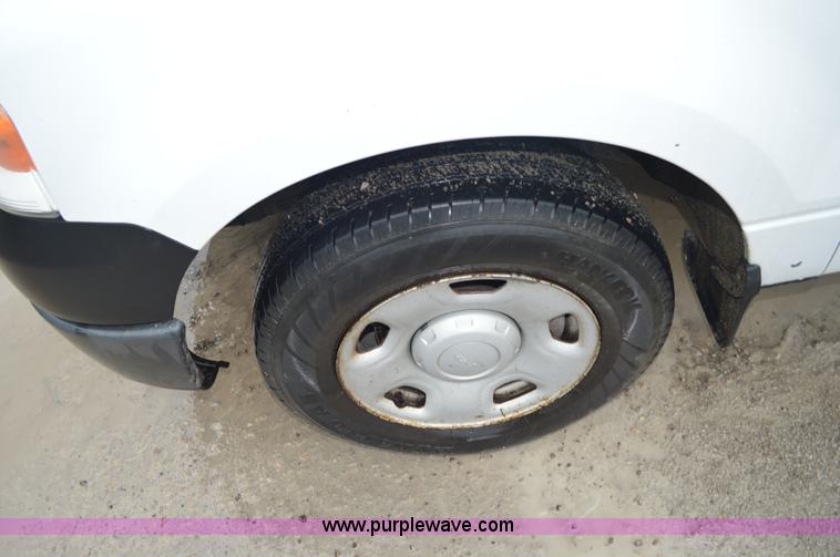 image for item G3600 2005 Ford F150 XL pickup truck