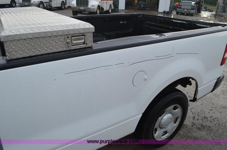 image for item G3600 2005 Ford F150 XL pickup truck