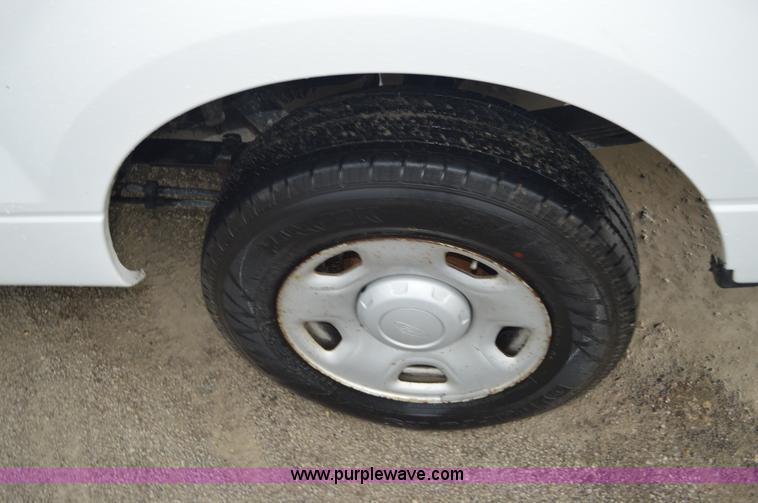 image for item G3600 2005 Ford F150 XL pickup truck