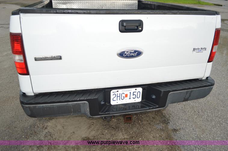 image for item G3600 2005 Ford F150 XL pickup truck