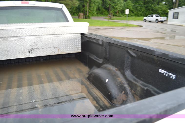 image for item G3600 2005 Ford F150 XL pickup truck