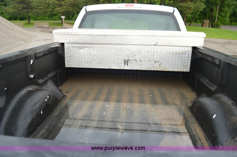 image for item G3600 2005 Ford F150 XL pickup truck