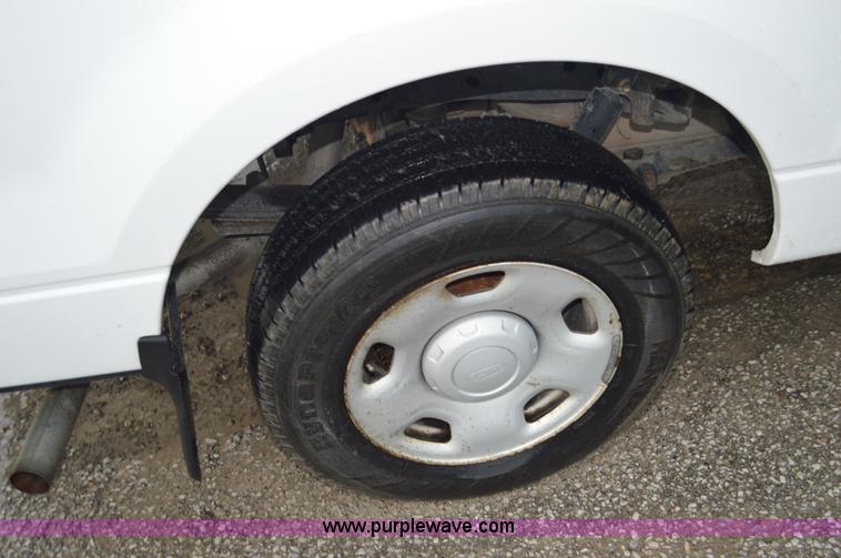 image for item G3600 2005 Ford F150 XL pickup truck