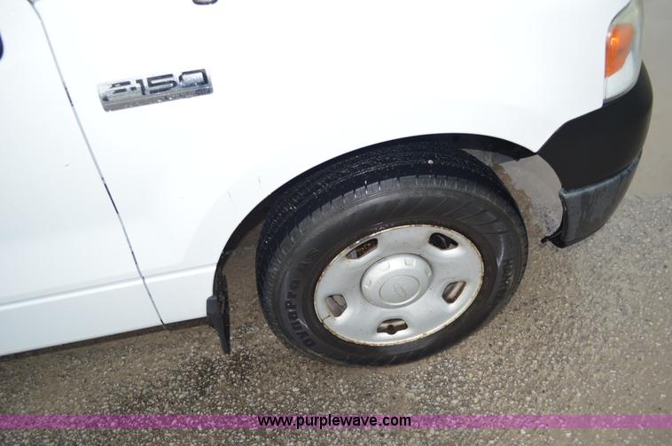 image for item G3600 2005 Ford F150 XL pickup truck