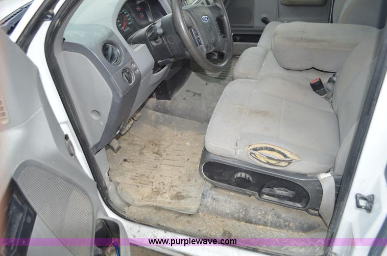 image for item G3600 2005 Ford F150 XL pickup truck