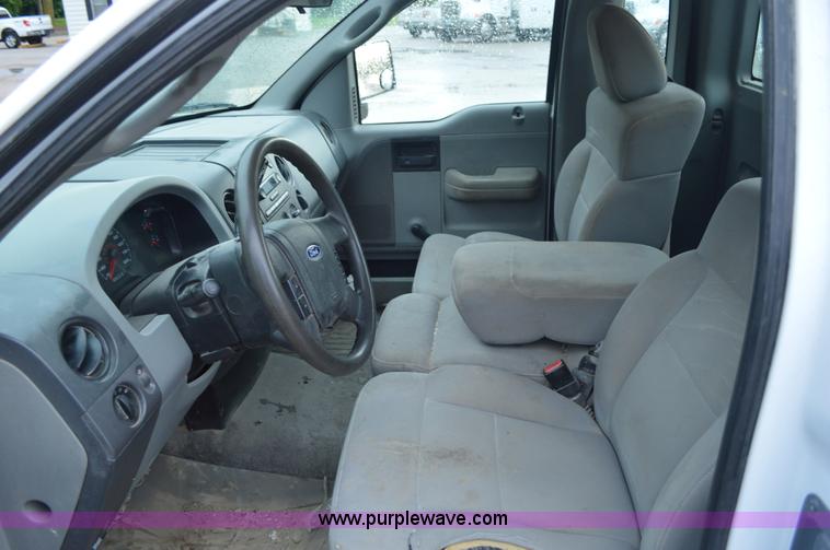 image for item G3600 2005 Ford F150 XL pickup truck