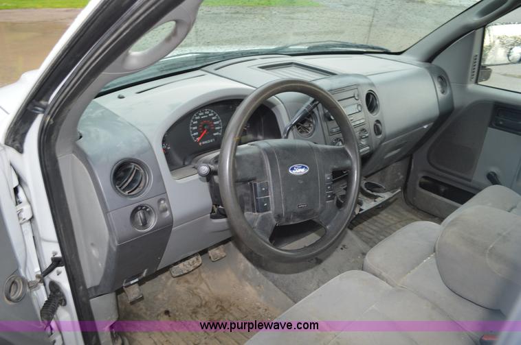 image for item G3600 2005 Ford F150 XL pickup truck