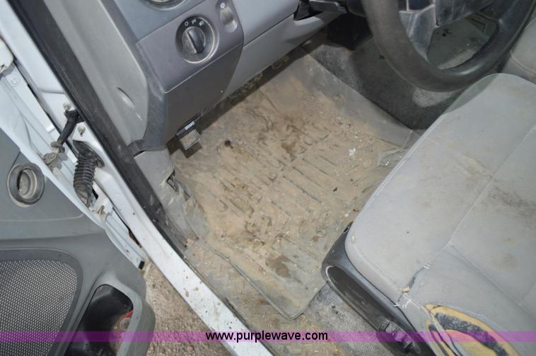 image for item G3600 2005 Ford F150 XL pickup truck