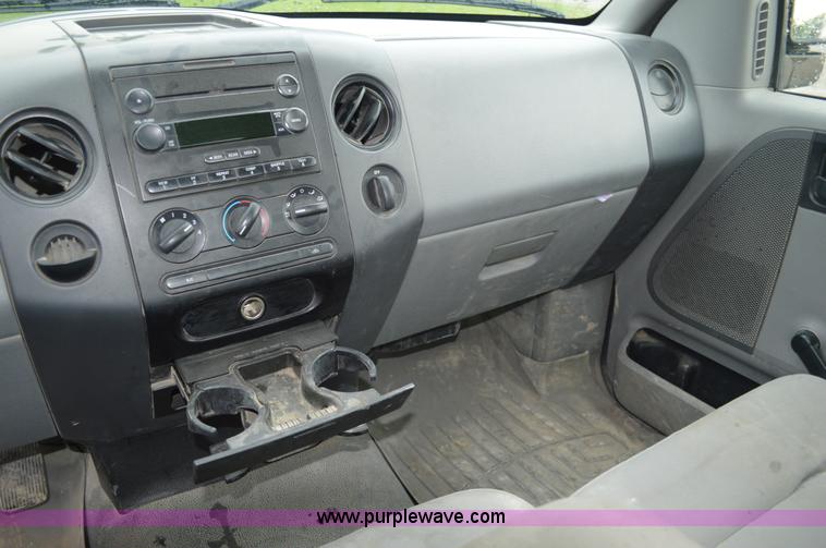 image for item G3600 2005 Ford F150 XL pickup truck