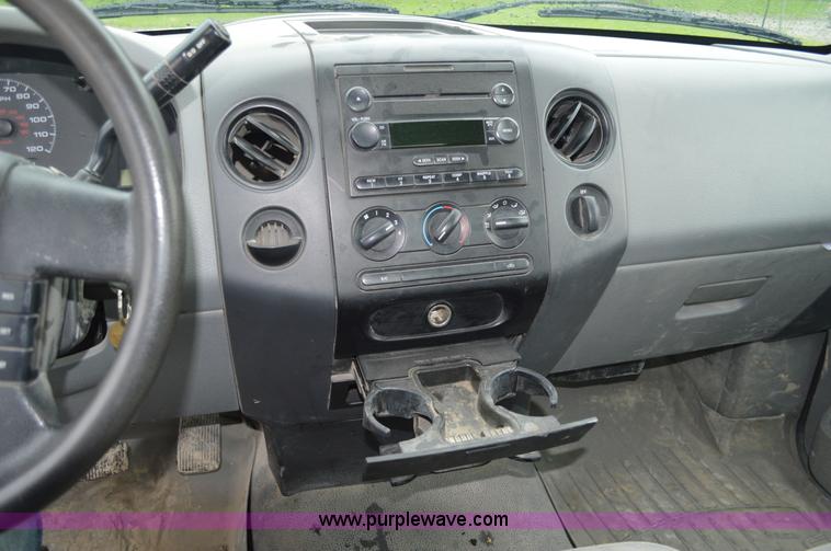 image for item G3600 2005 Ford F150 XL pickup truck