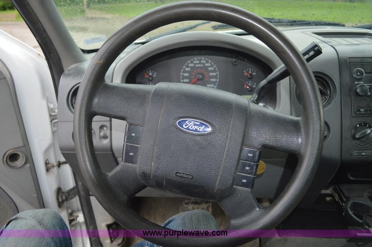 image for item G3600 2005 Ford F150 XL pickup truck